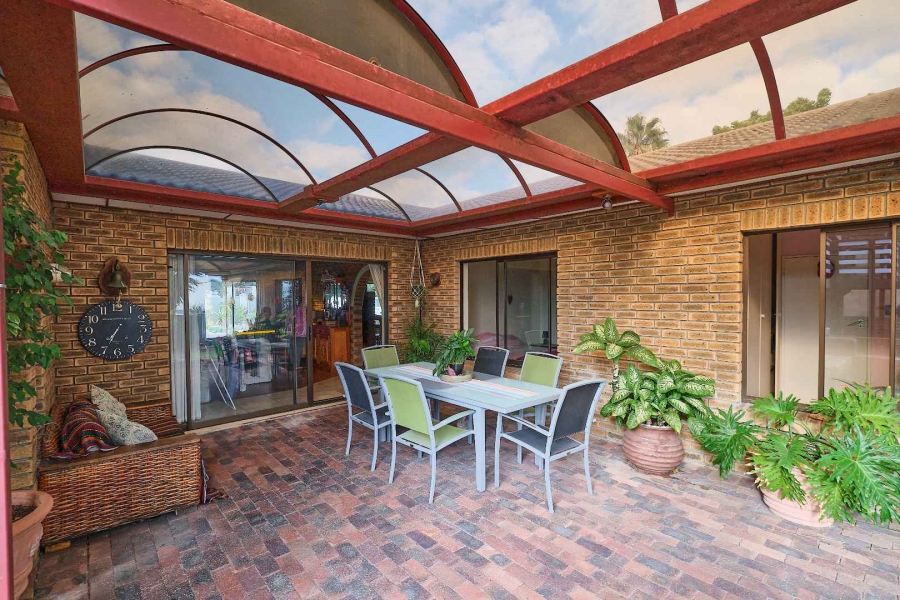 5 Bedroom Property for Sale in Flamingo Vlei Western Cape